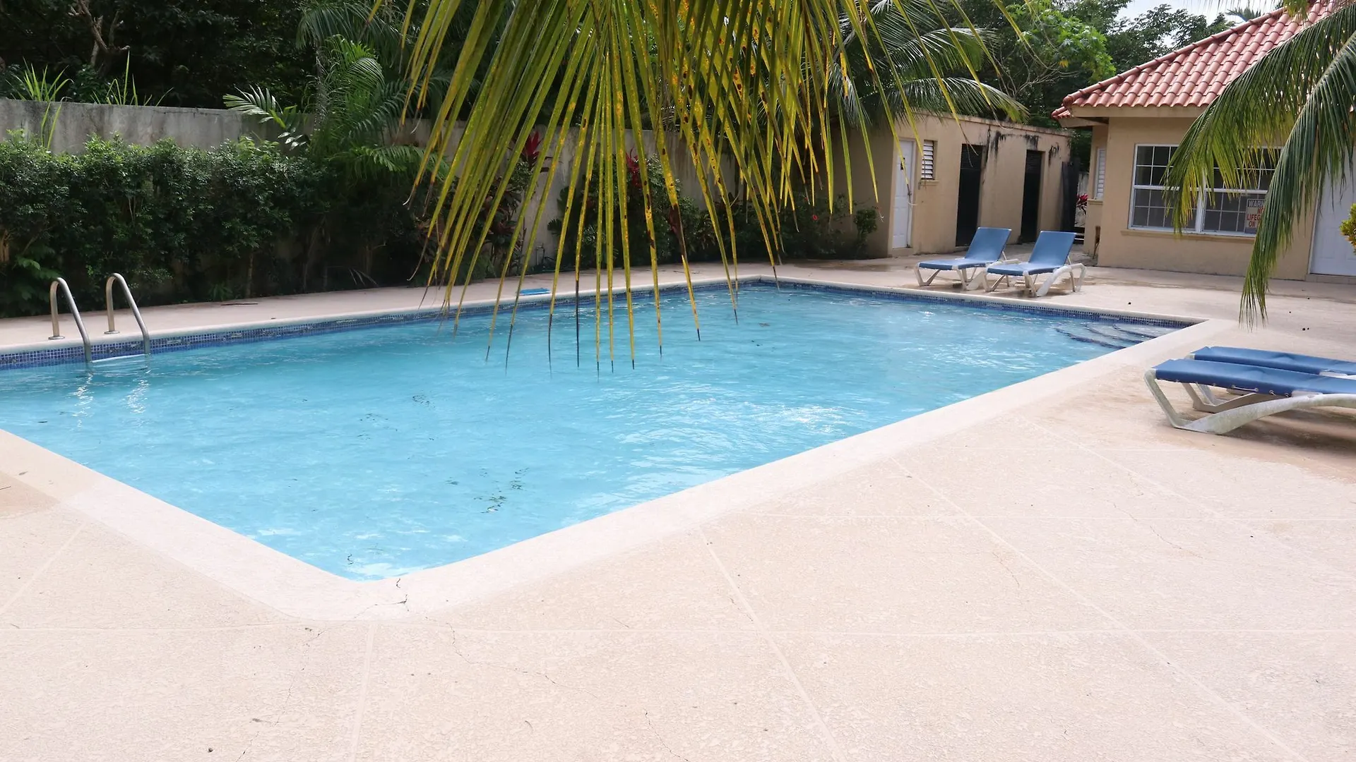 Pine Hurst Suites Montego Bay